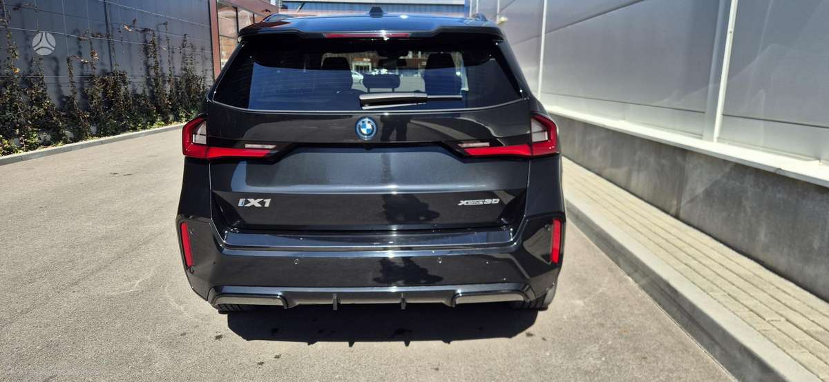 BMW iX1, off-road / crossover