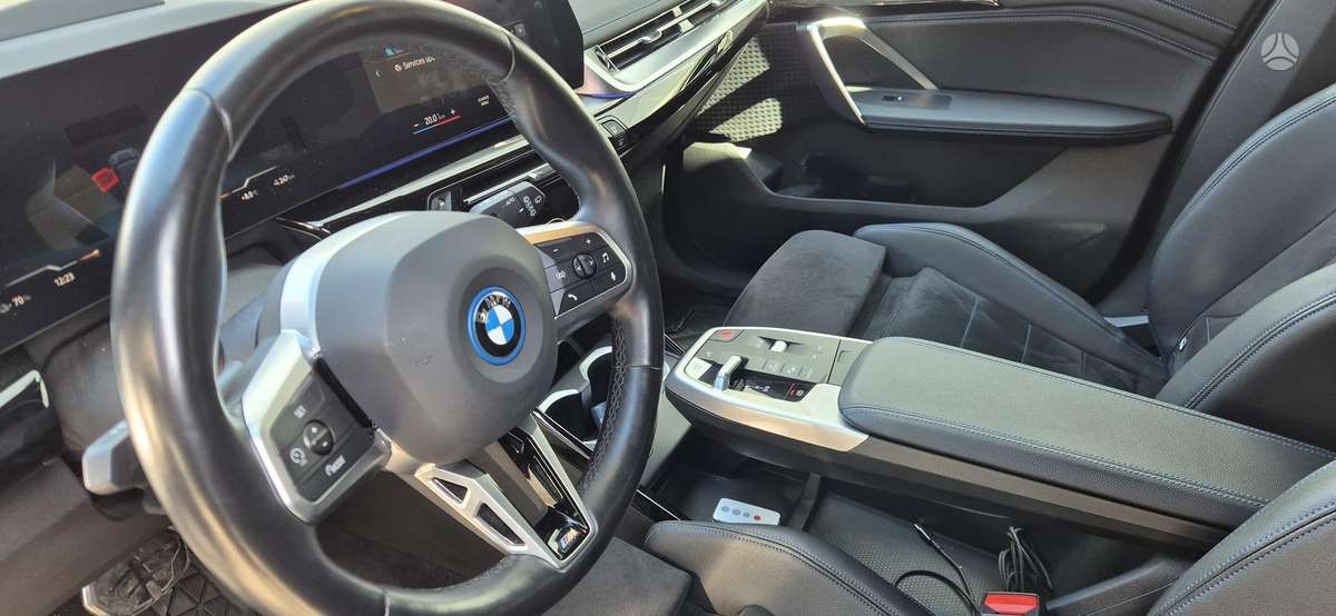 BMW iX1, off-road / crossover