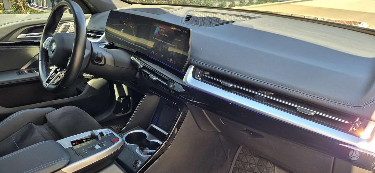BMW iX1, off-road / crossover