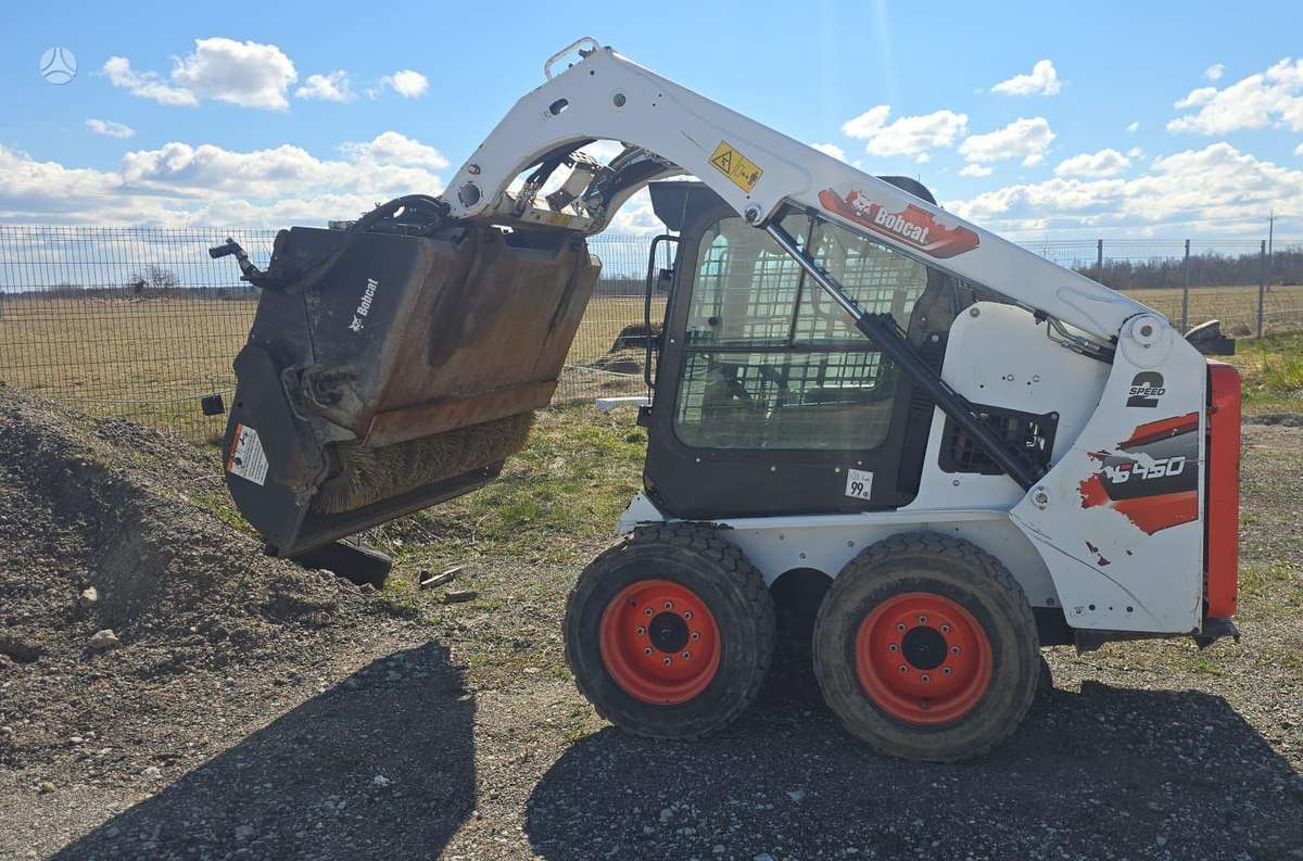 Bobcat S450 + bucket+ street sweeper, mini loaders