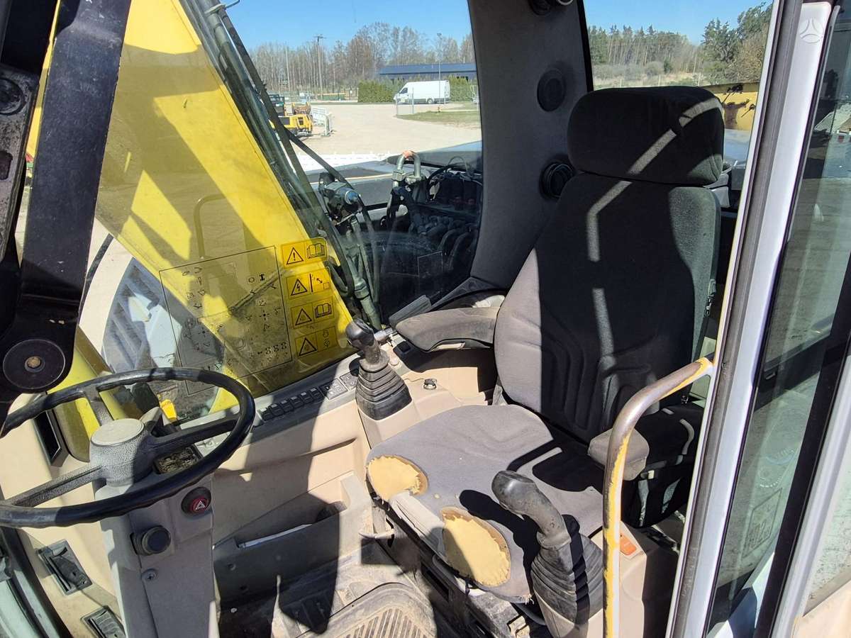 New Holland MH Plus, экскаваторы