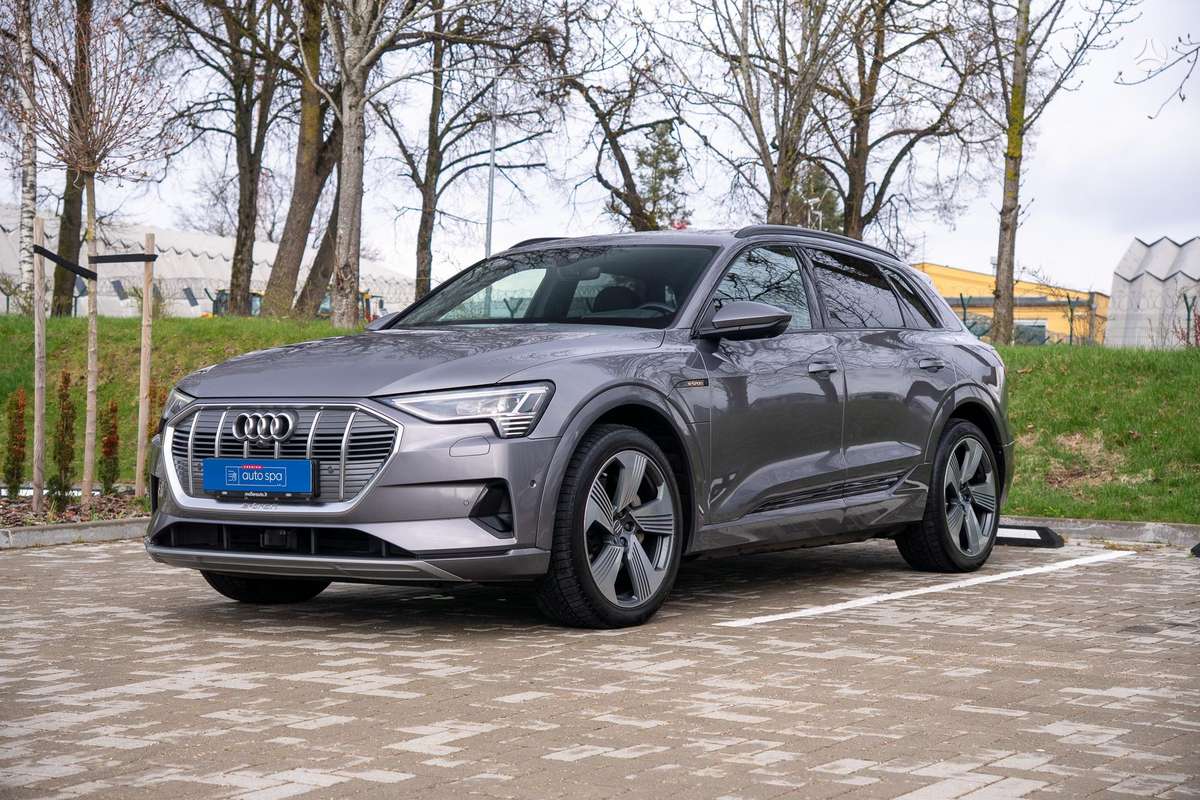 Audi e-tron, 95 kWh, off-road / crossover