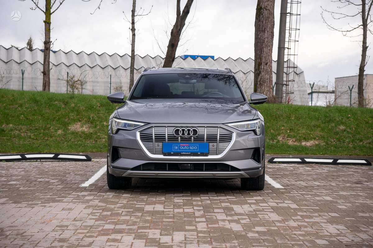 Audi e-tron, 95 kWh, off-road / crossover