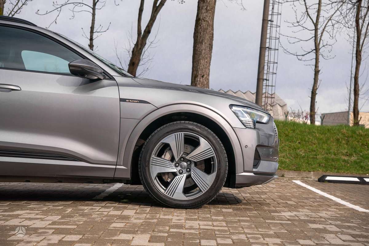 Audi e-tron, 95 kWh, off-road / crossover