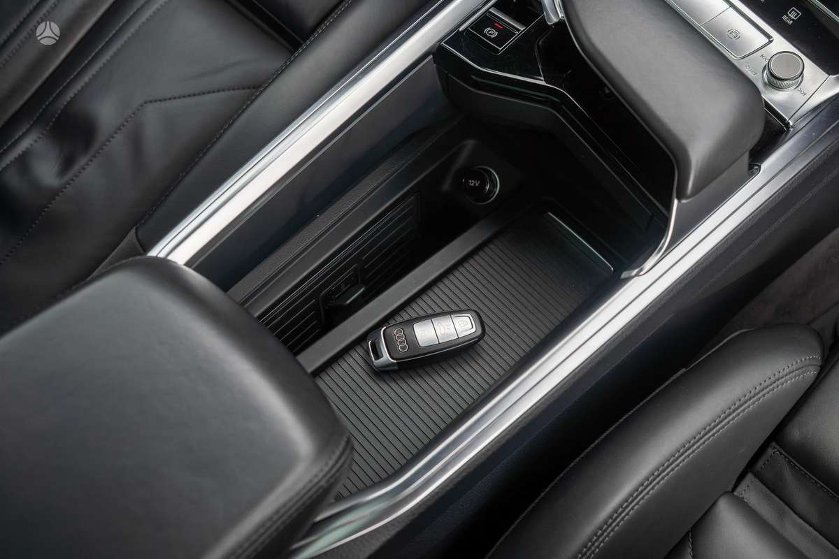 Audi e-tron, 95 kWh, off-road / crossover