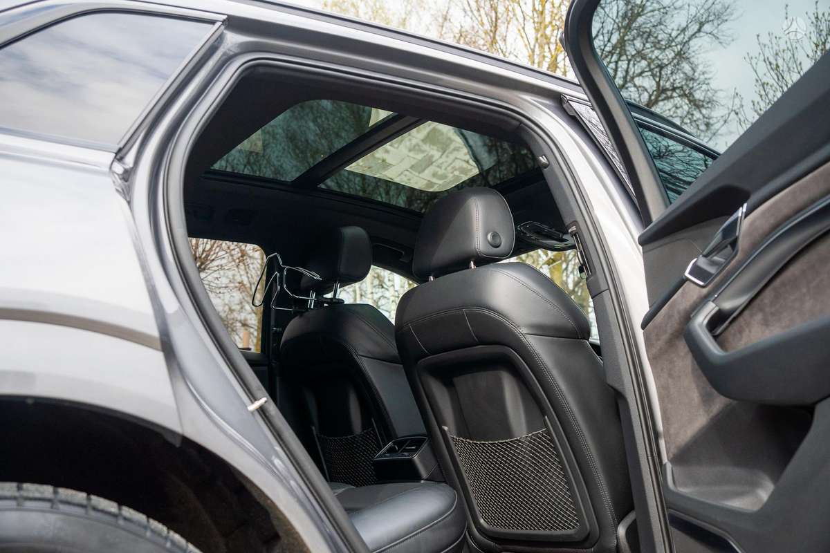 Audi e-tron, 95 kWh, off-road / crossover