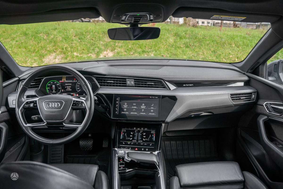 Audi e-tron, 95 kWh, off-road / crossover