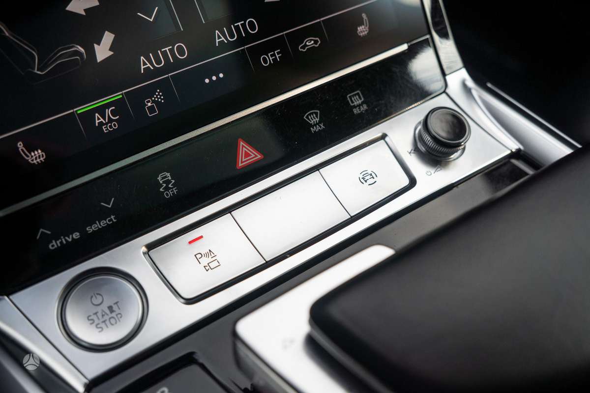 Audi e-tron, 95 kWh, off-road / crossover