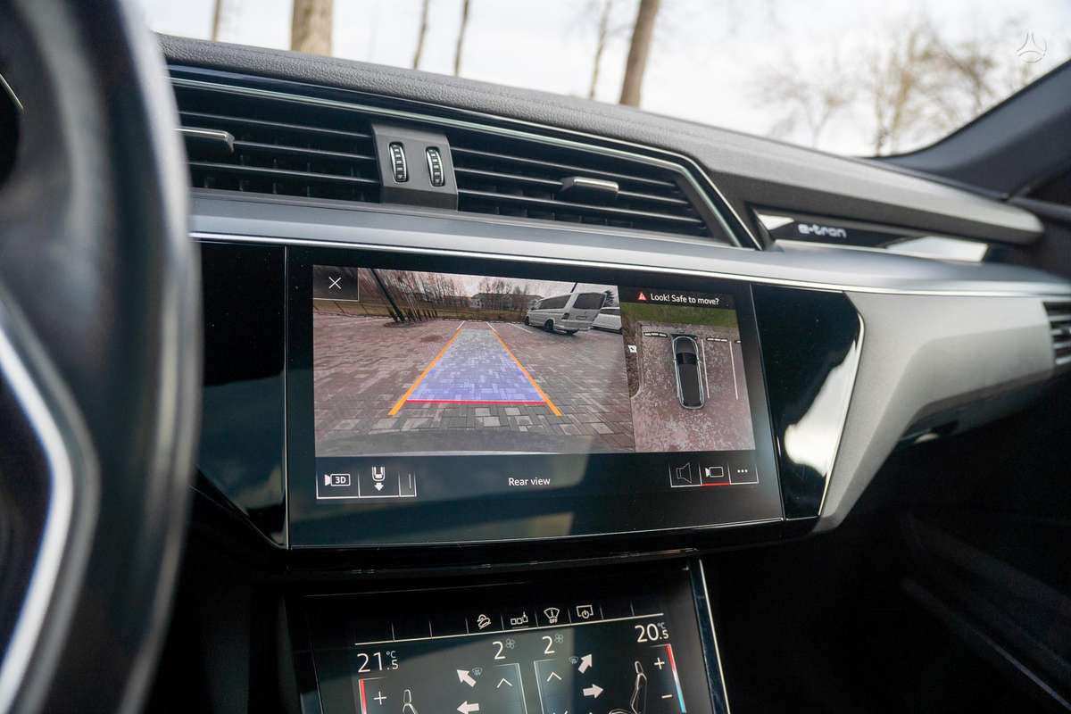 Audi e-tron, 95 kWh, off-road / crossover