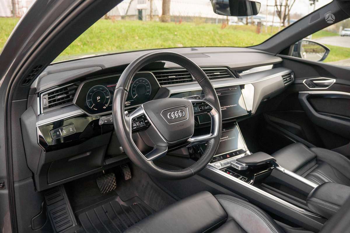 Audi e-tron, 95 kWh, off-road / crossover