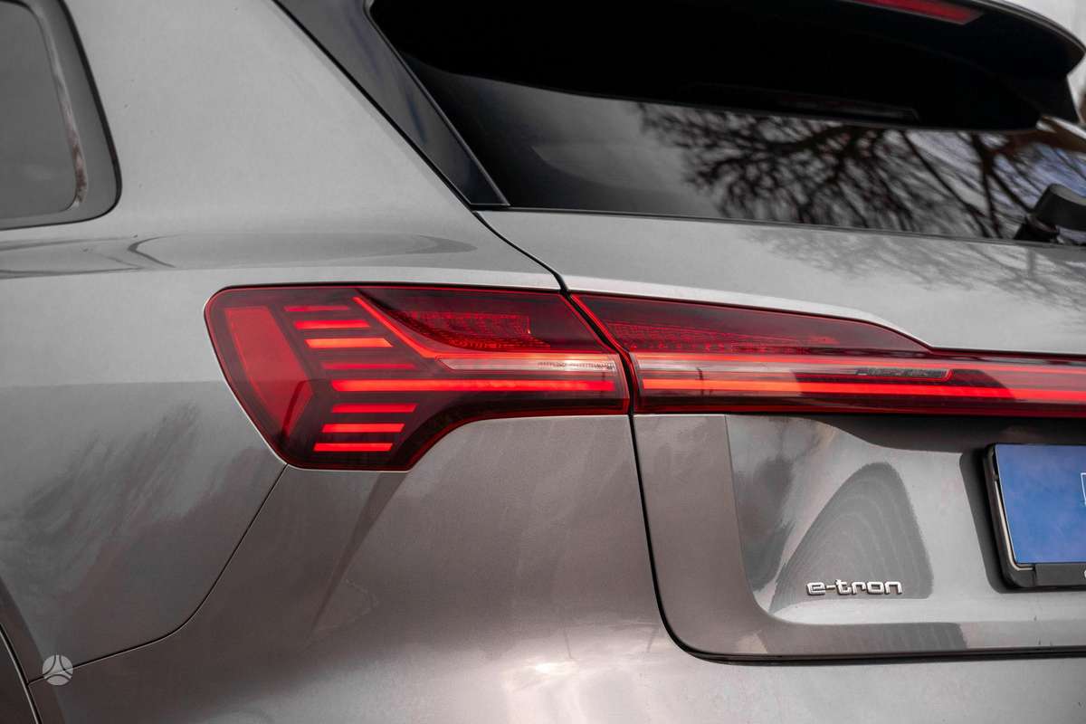 Audi e-tron, 95 kWh, off-road / crossover