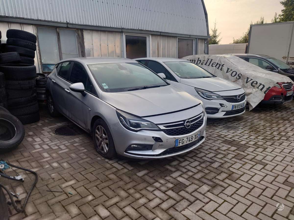 Opel Astra dalimis