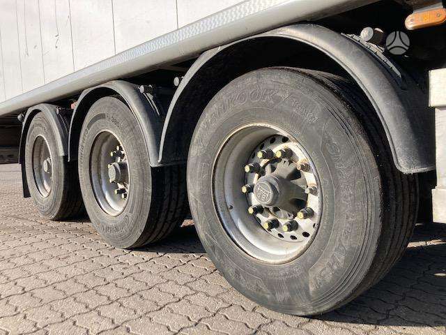 Kraker CF-200, with moving floor
