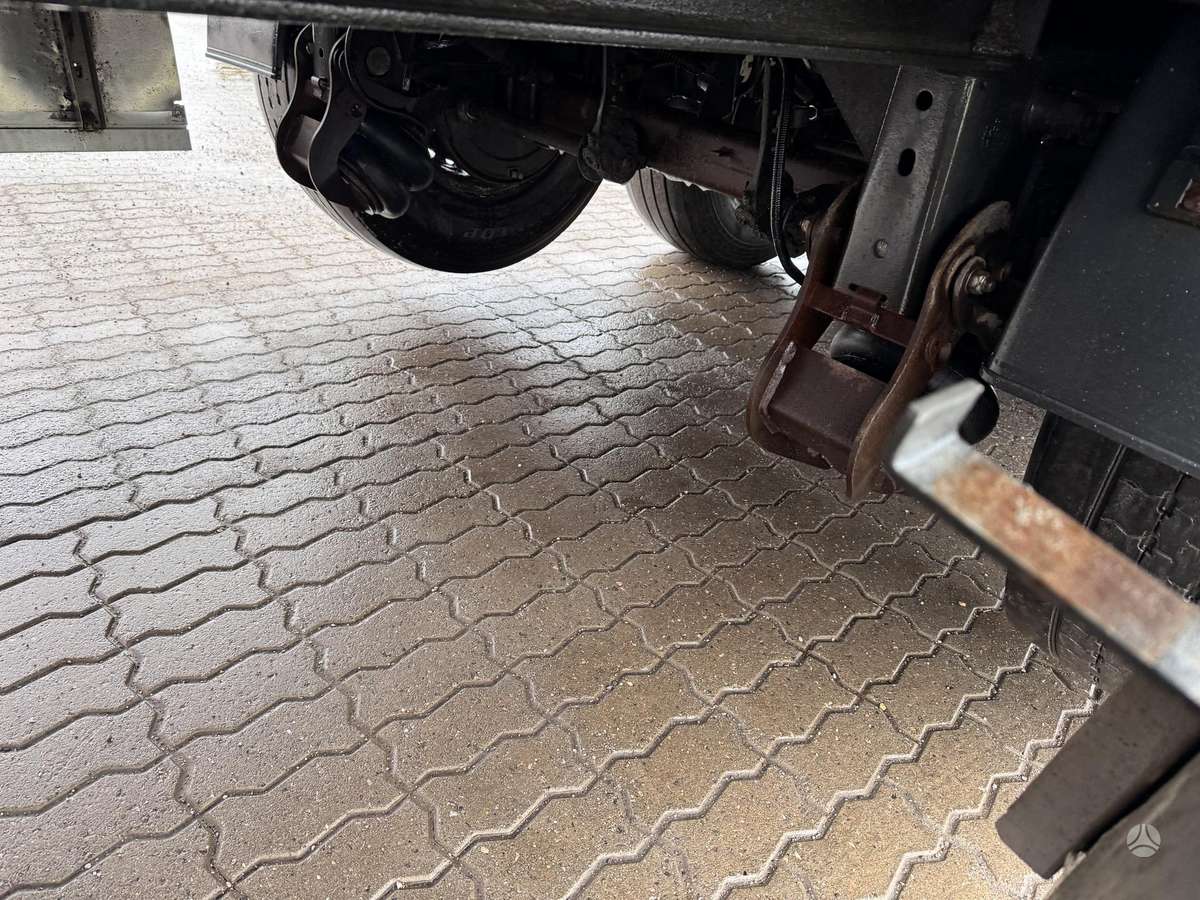 Kraker CF-200, with moving floor
