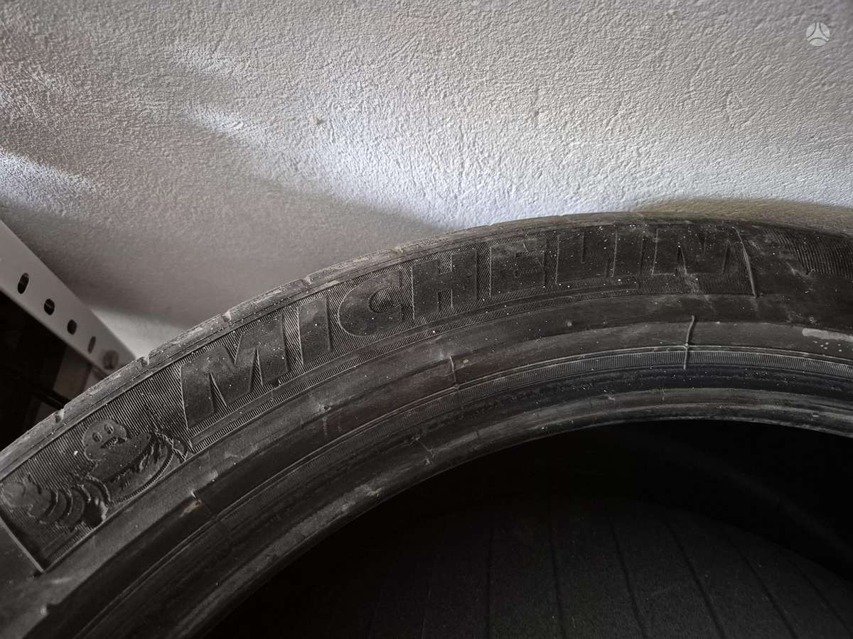 Michelin, vasarinės 295/35 R21