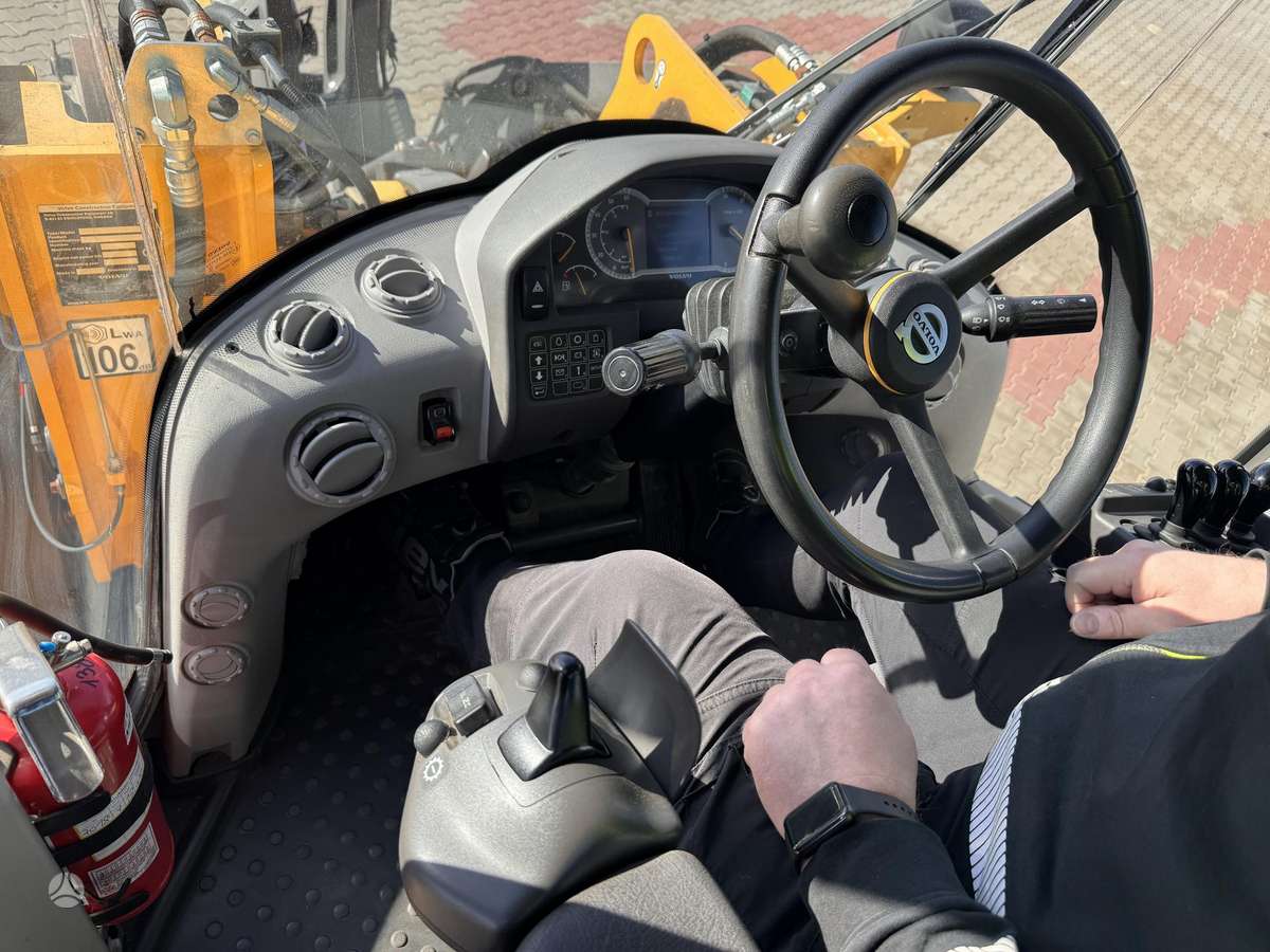 Volvo Volvo, frontaliniai krautuvai