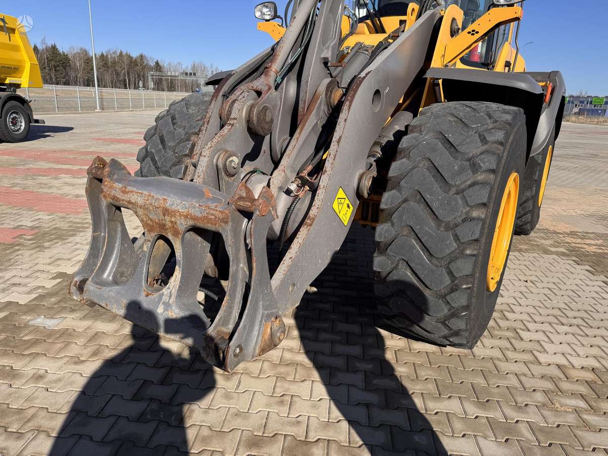Volvo Volvo, frontaliniai krautuvai