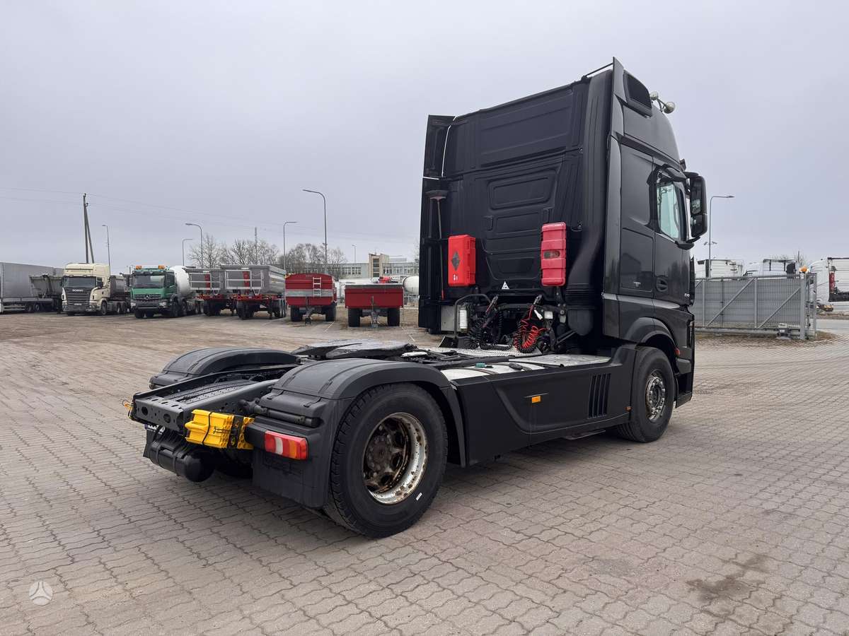 Mercedes-Benz Actros 1848, double sleeper