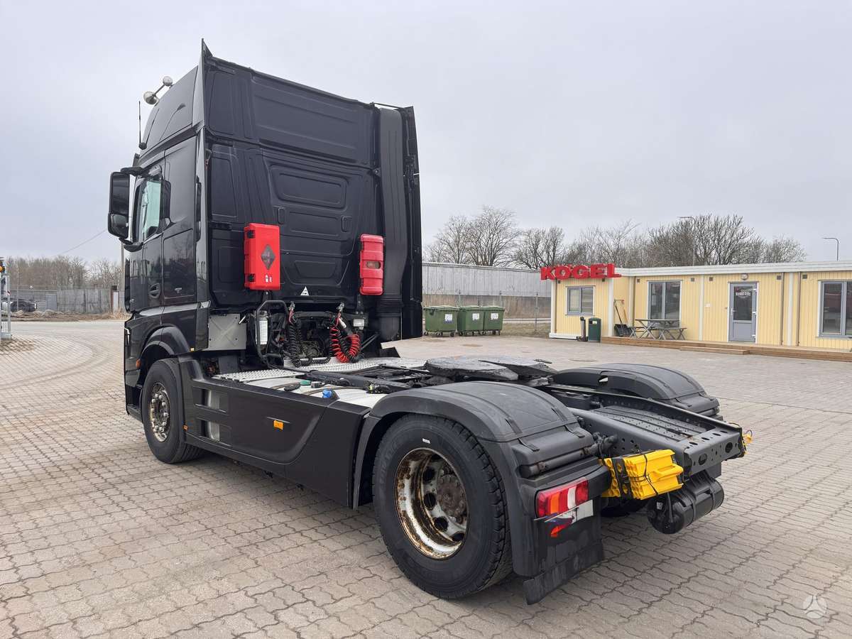 Mercedes-Benz Actros 1848, double sleeper