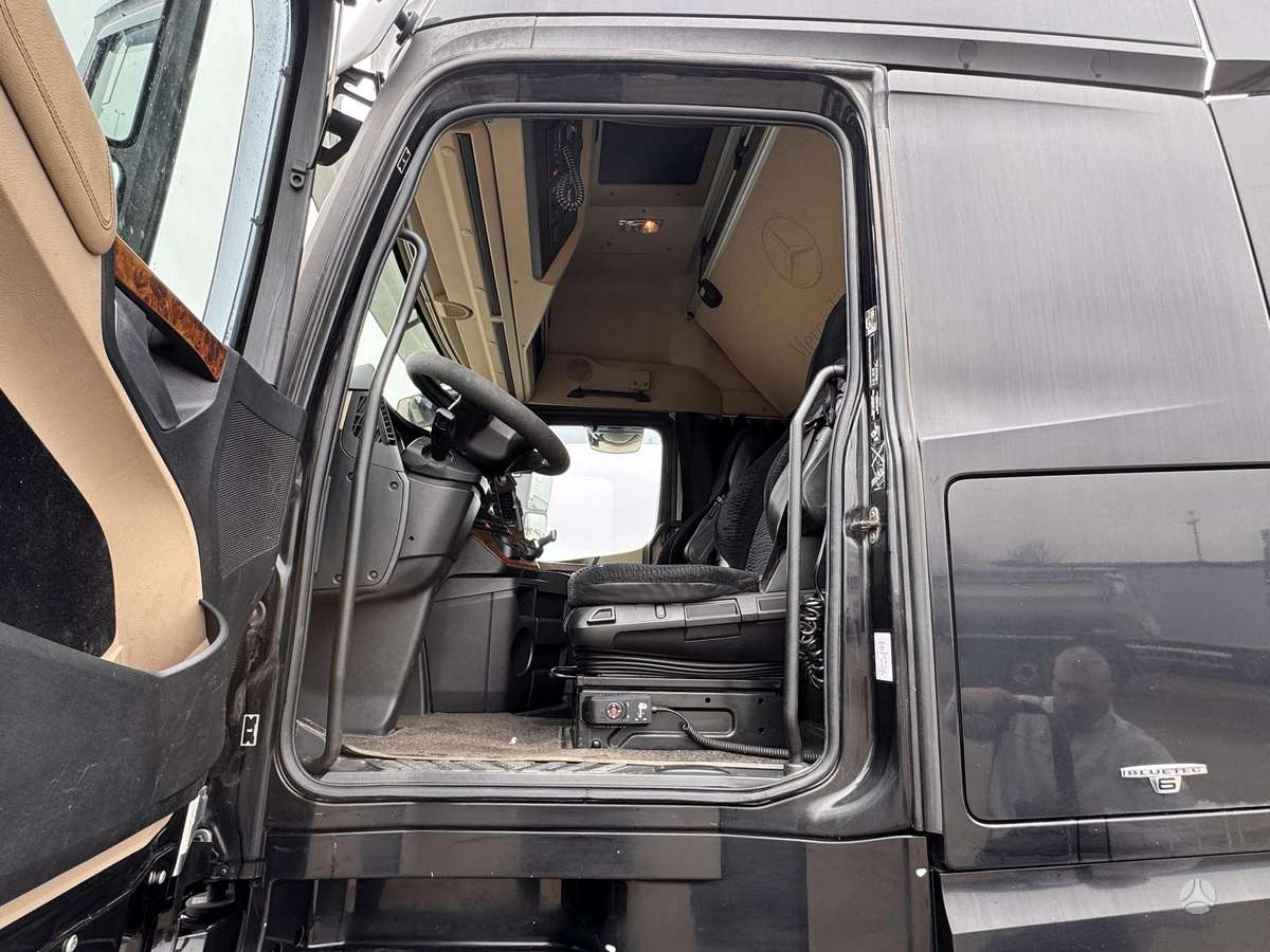 Mercedes-Benz Actros 1848, double sleeper