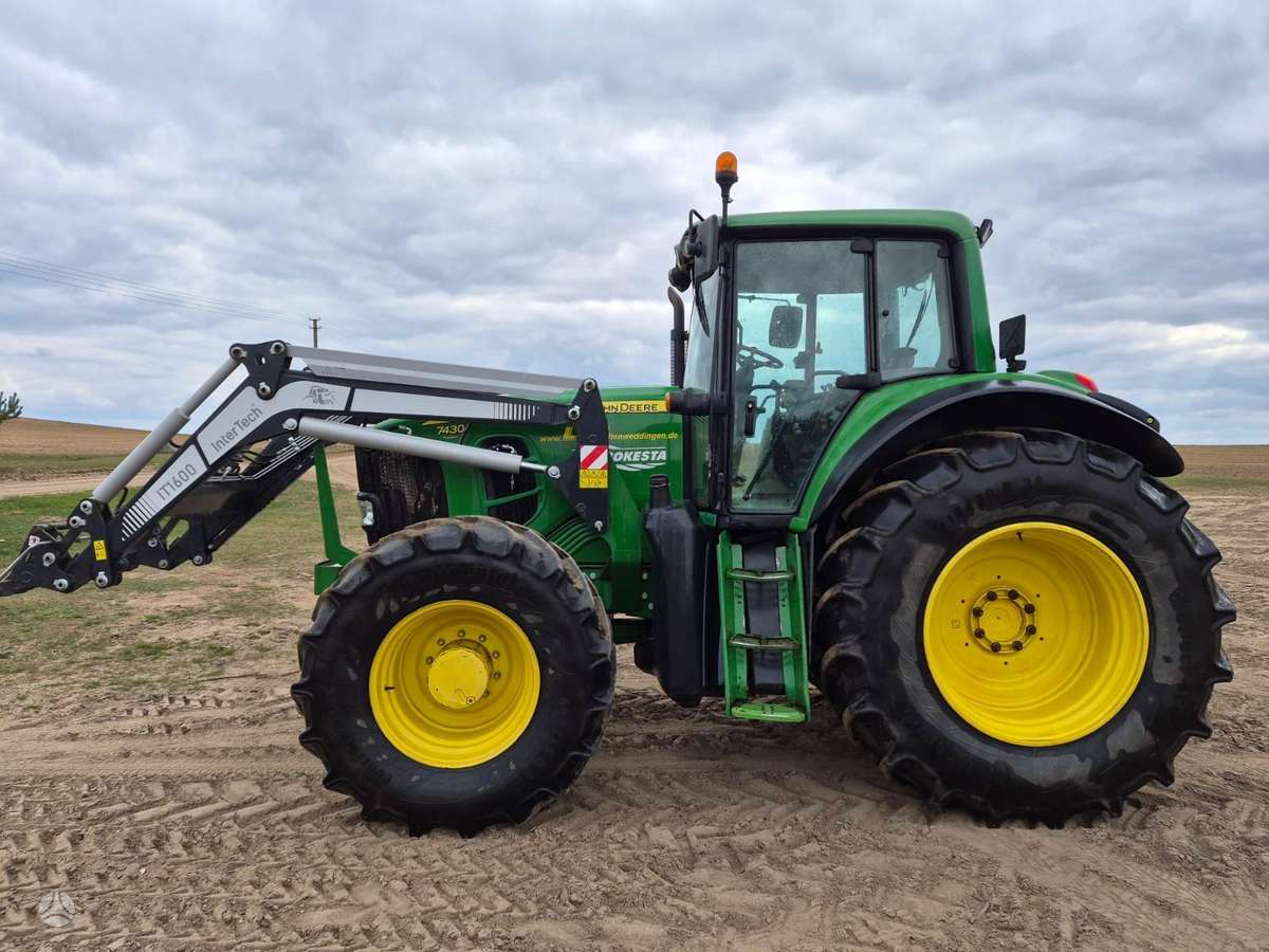 John Deere 7430, traktoriai