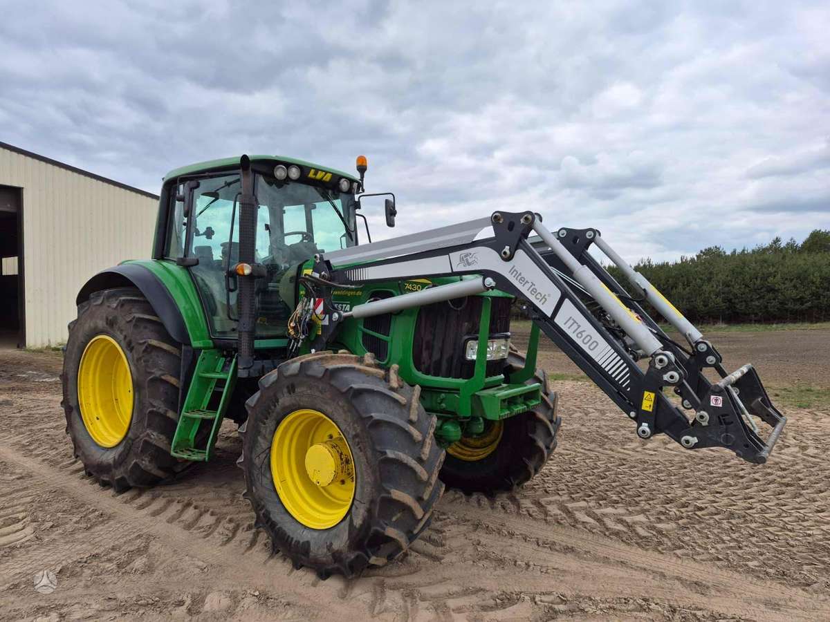 John Deere 7430, traktoriai