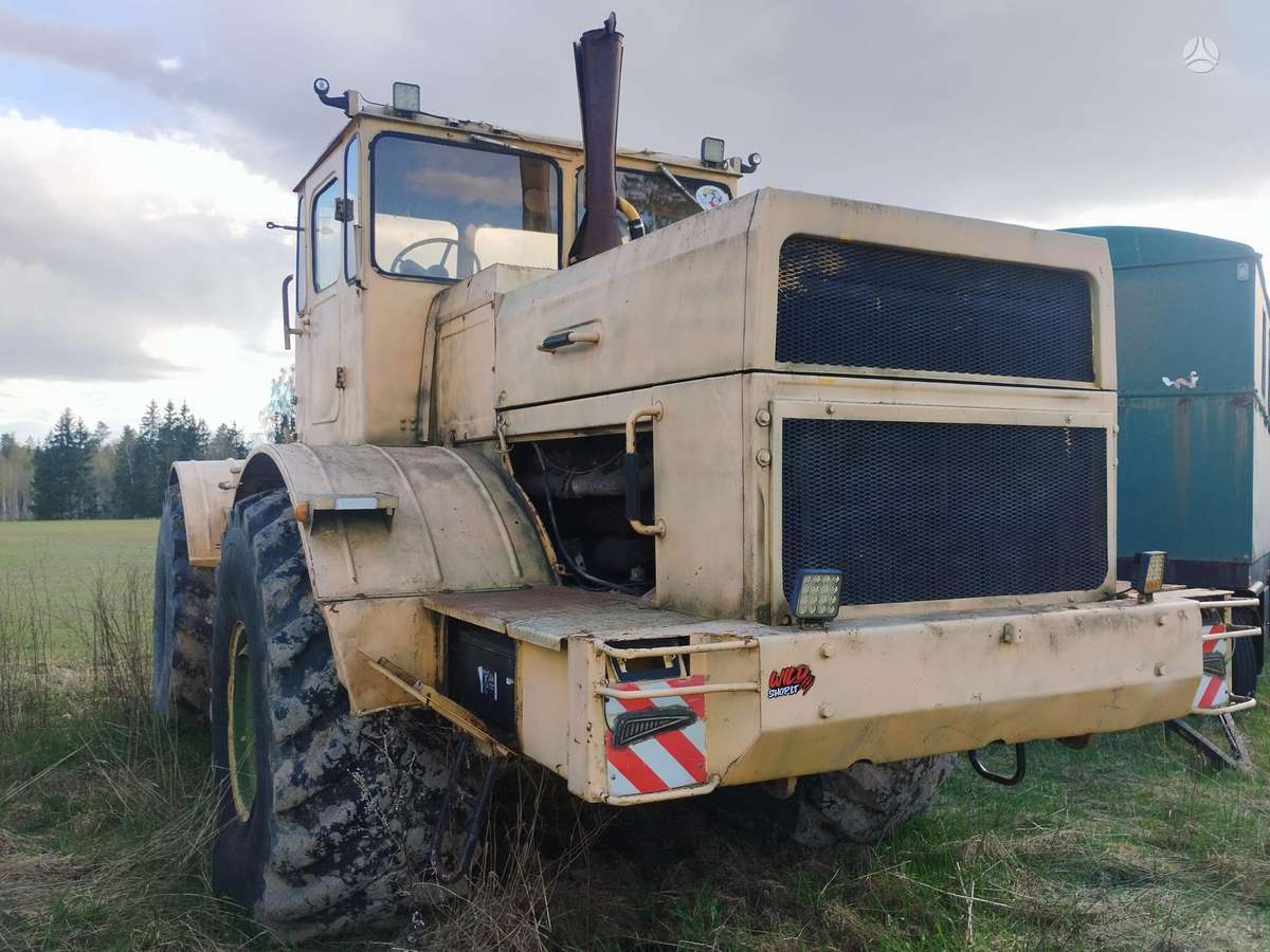 Kirowec K701, traktoriai