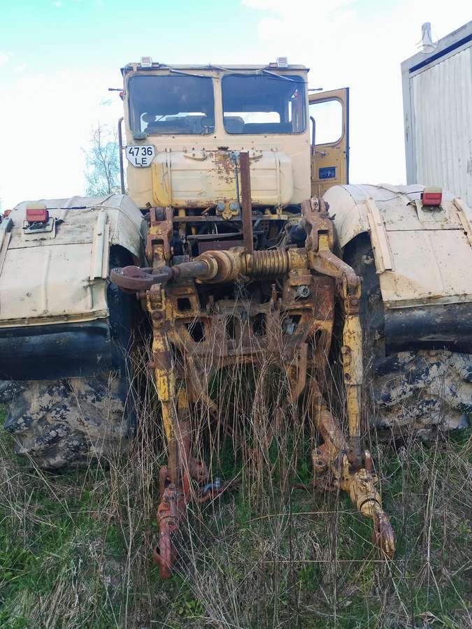 Kirowec K701, traktoriai