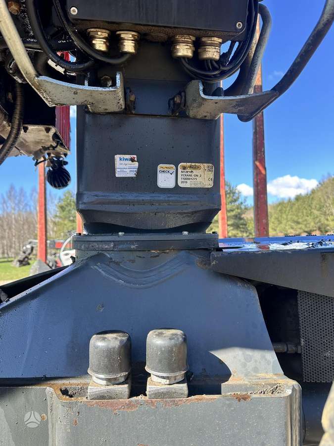 Epsilon M12Z105, grapples