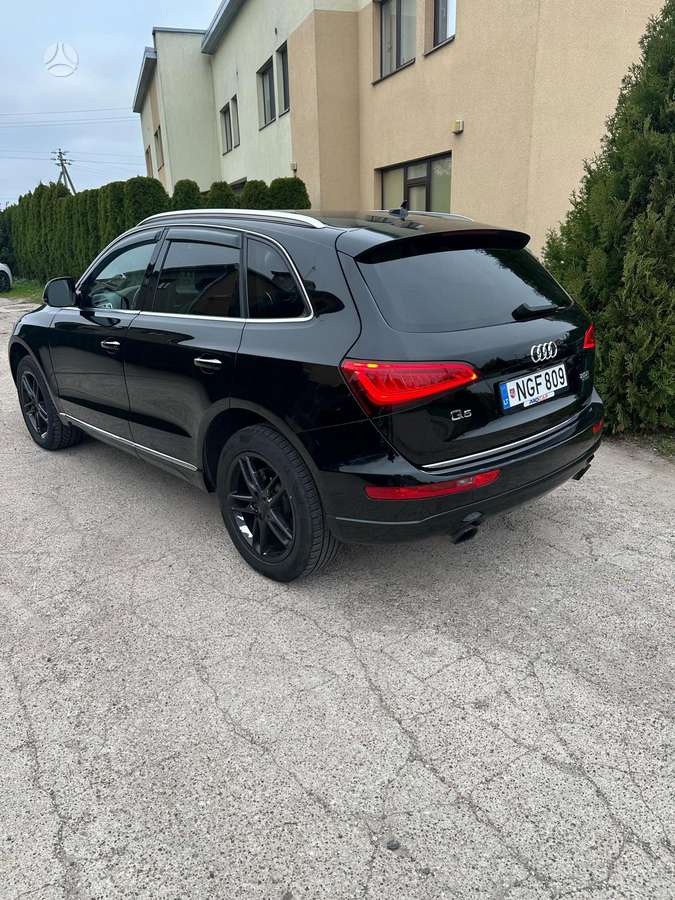 Audi Q5, 2.0 l., off-road / crossover