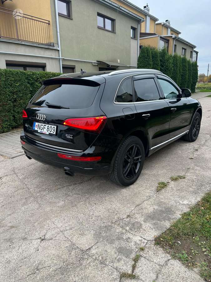 Audi Q5, 2.0 l., off-road / crossover
