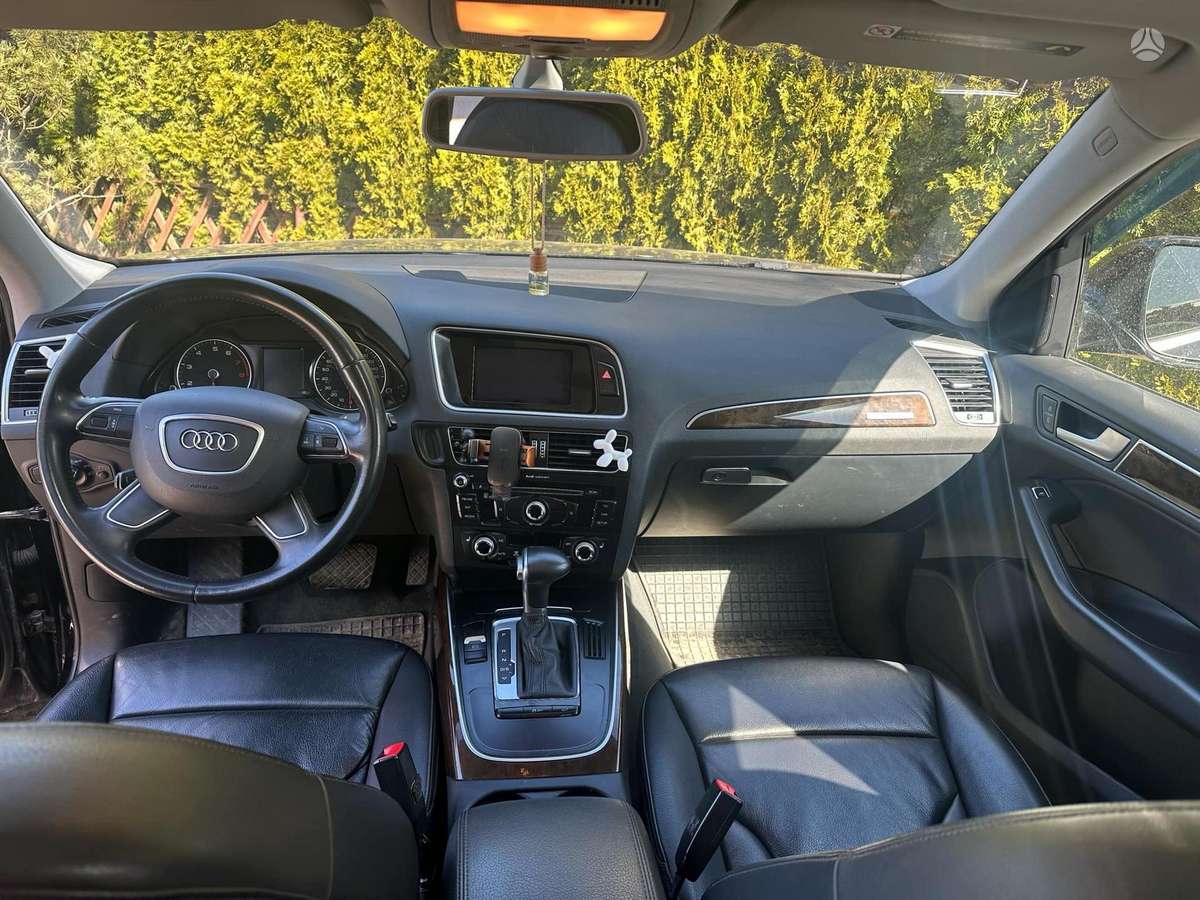 Audi Q5, 2.0 l., off-road / crossover