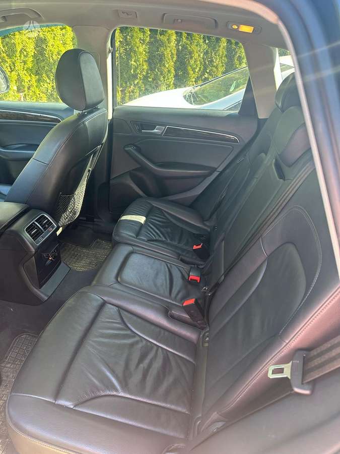 Audi Q5, 2.0 l., off-road / crossover