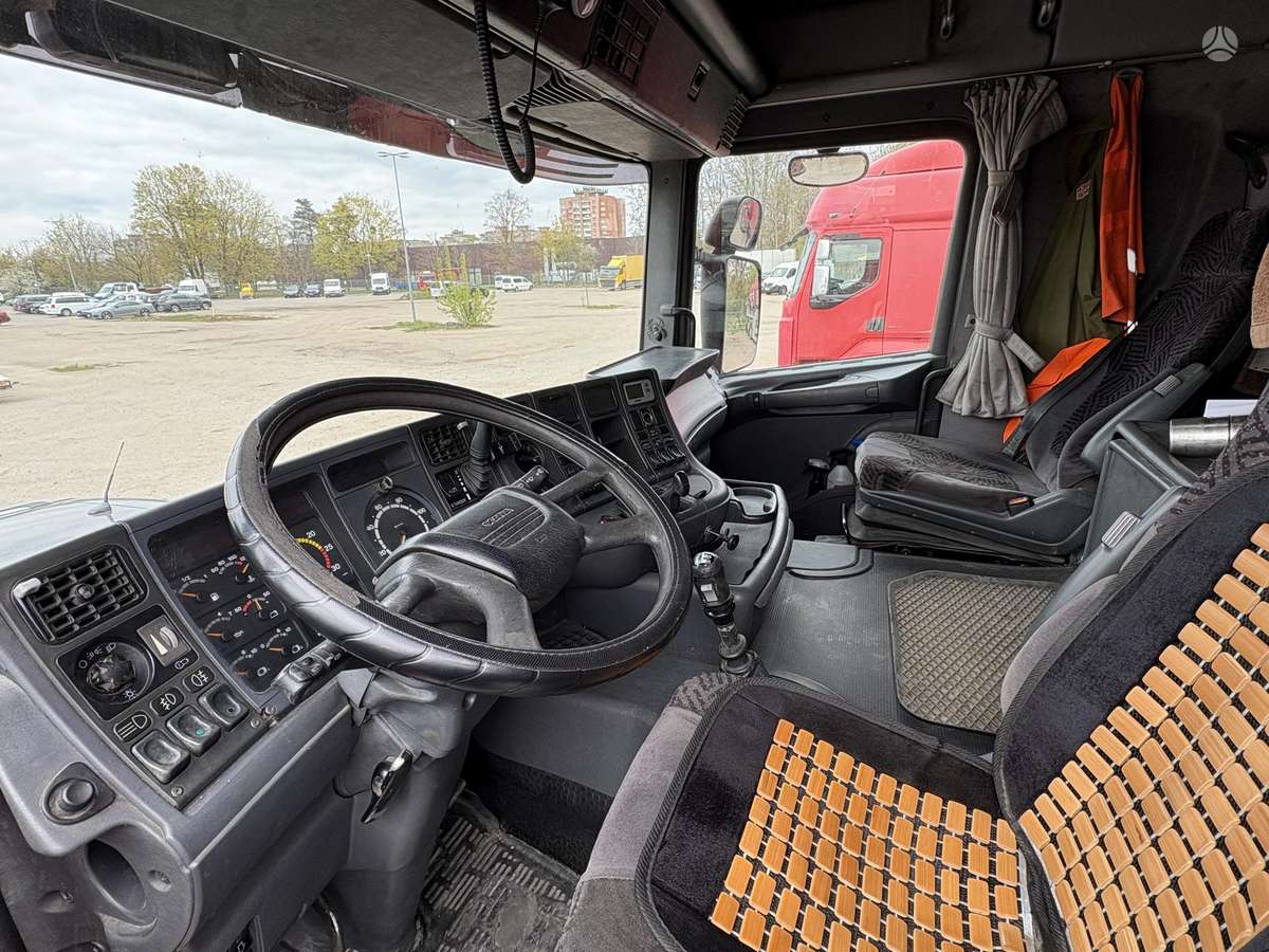 Scania 124 LA, double sleeper