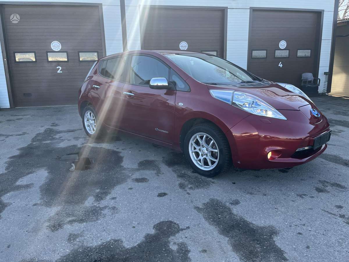 Nissan Leaf, hatchback