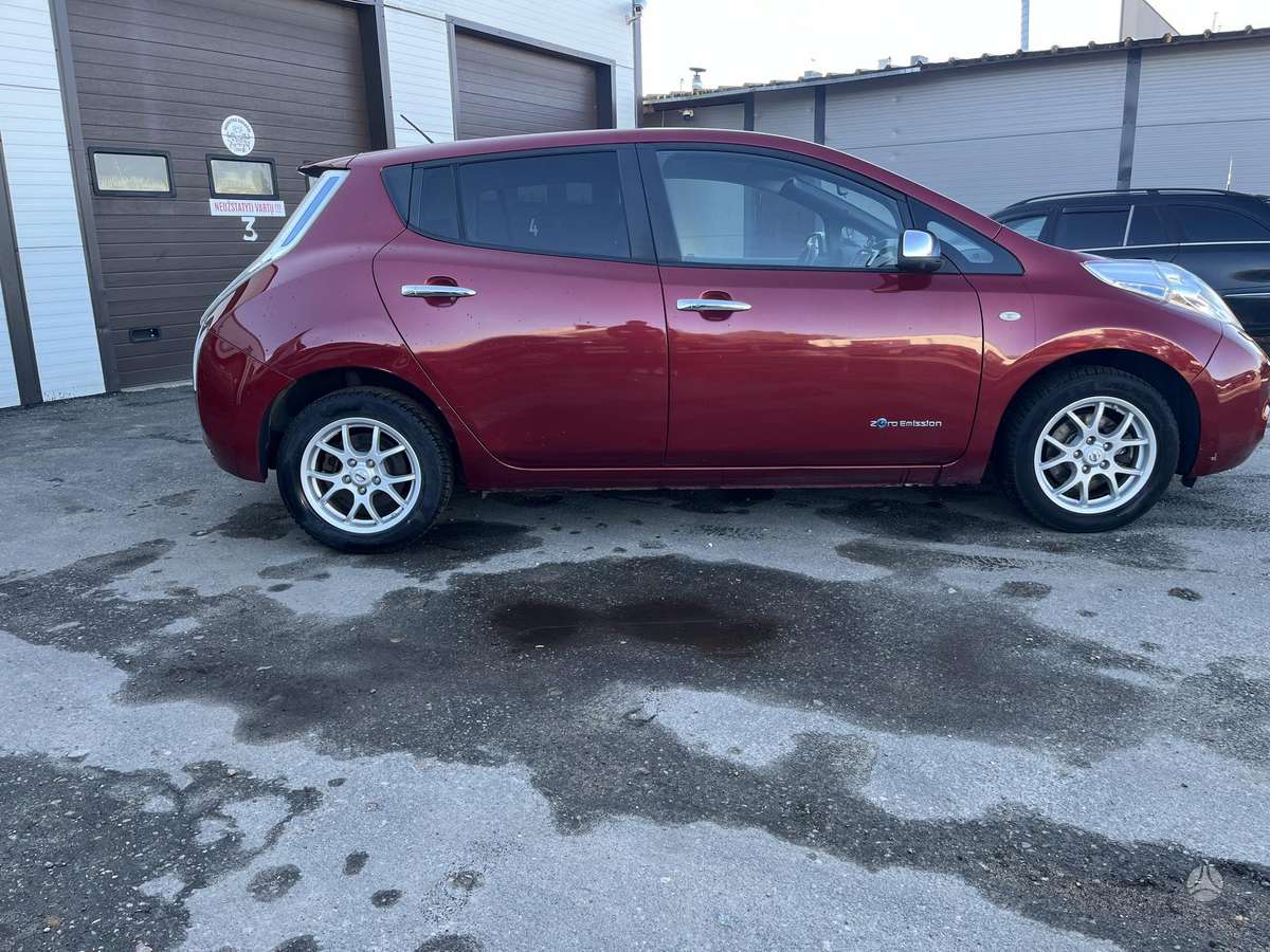 Nissan Leaf, hatchback