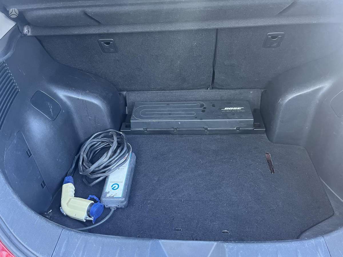 Nissan Leaf, hatchback