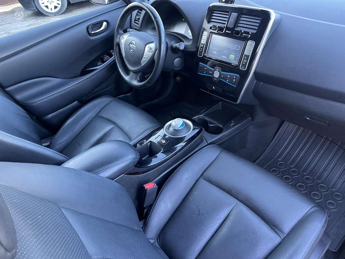 Nissan Leaf, hatchback