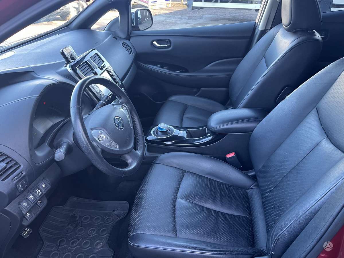 Nissan Leaf, hatchback