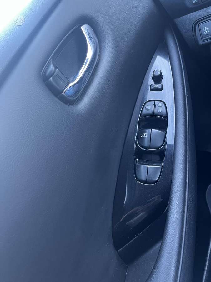 Nissan Leaf, hatchback