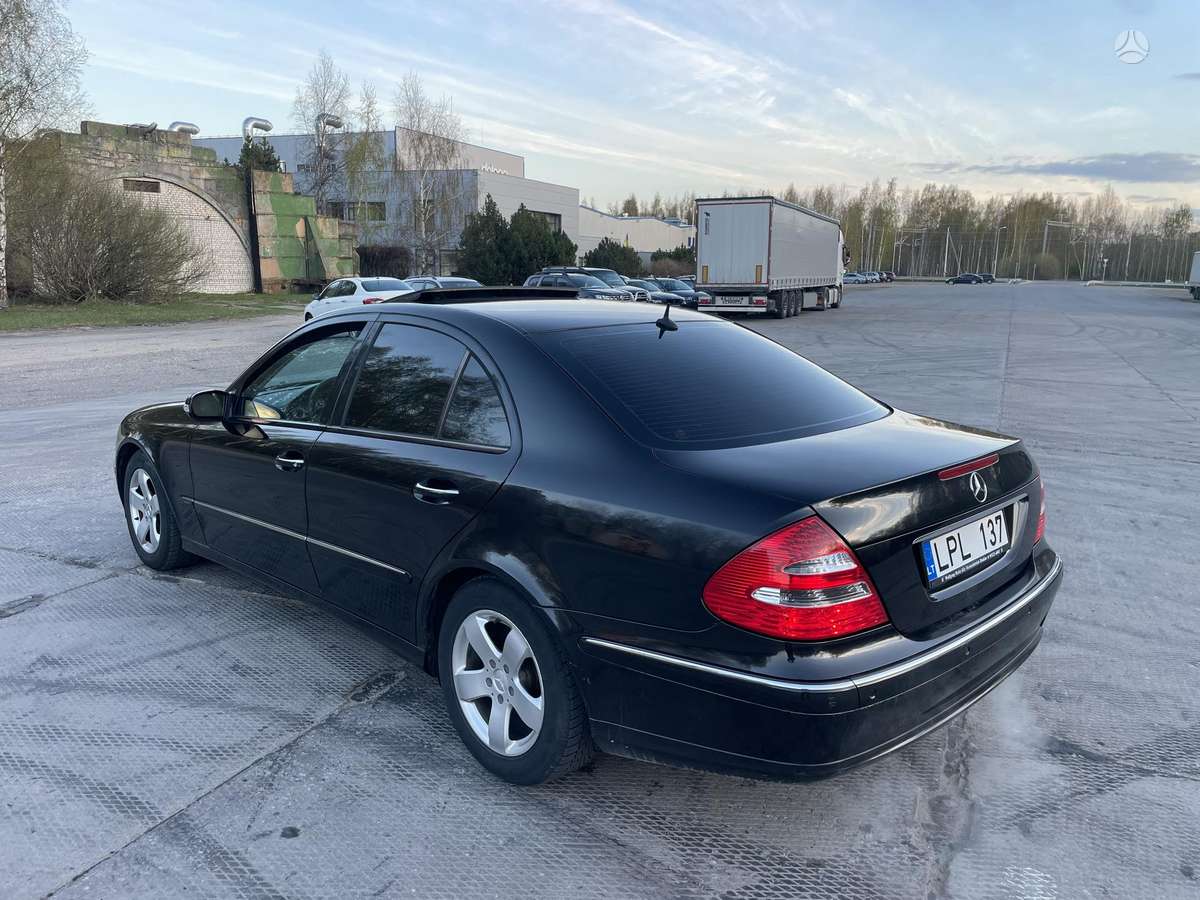 Mercedes-Benz E320, 3.2 l., Седан
