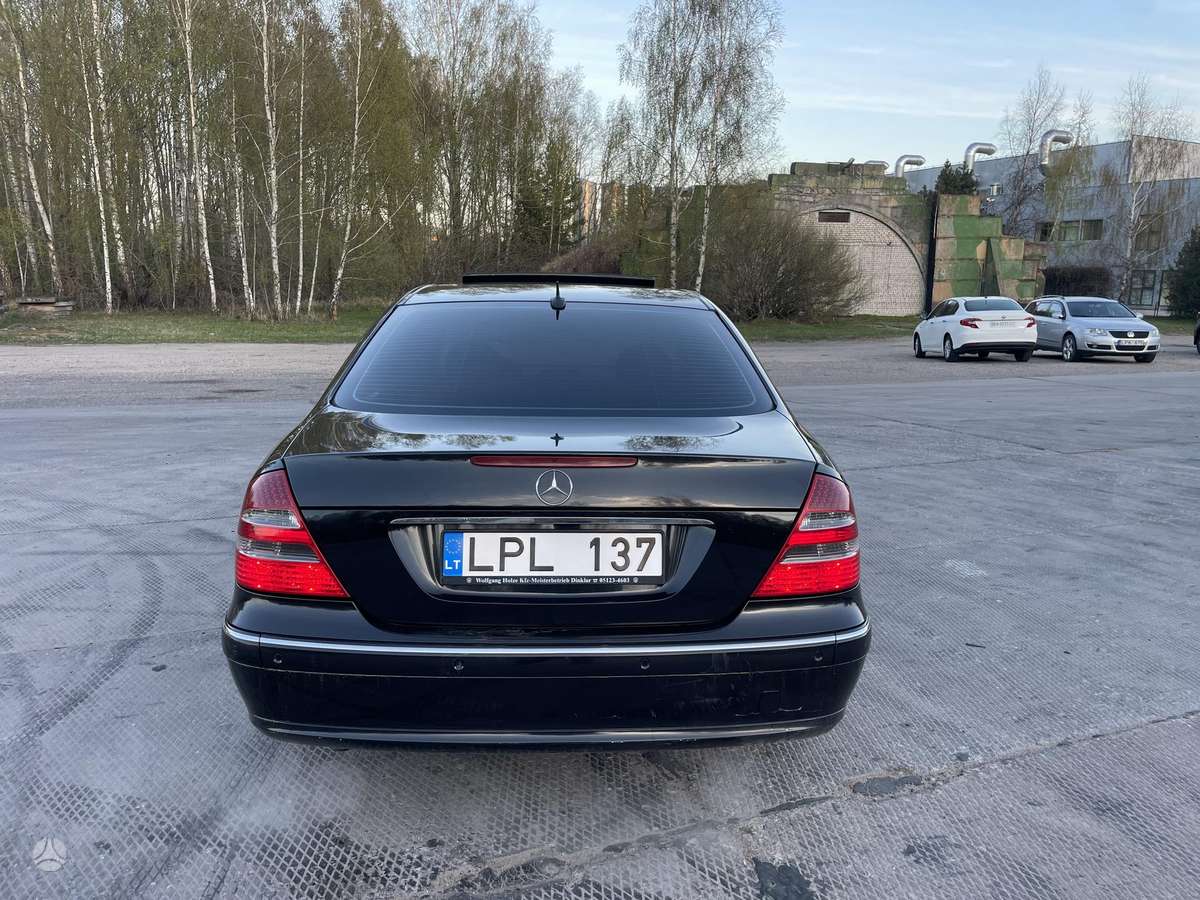 Mercedes-Benz E320, 3.2 l., Седан