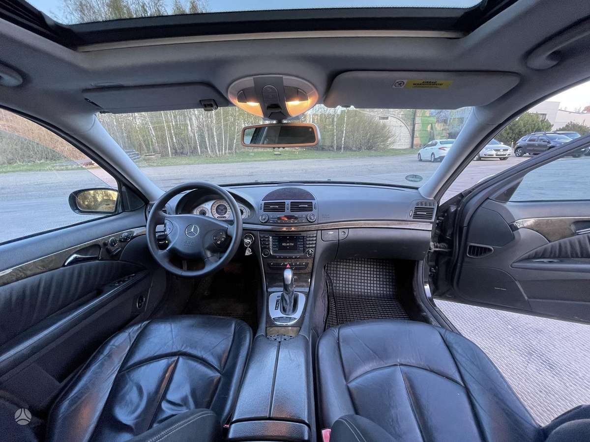 Mercedes-Benz E320, 3.2 l., Седан