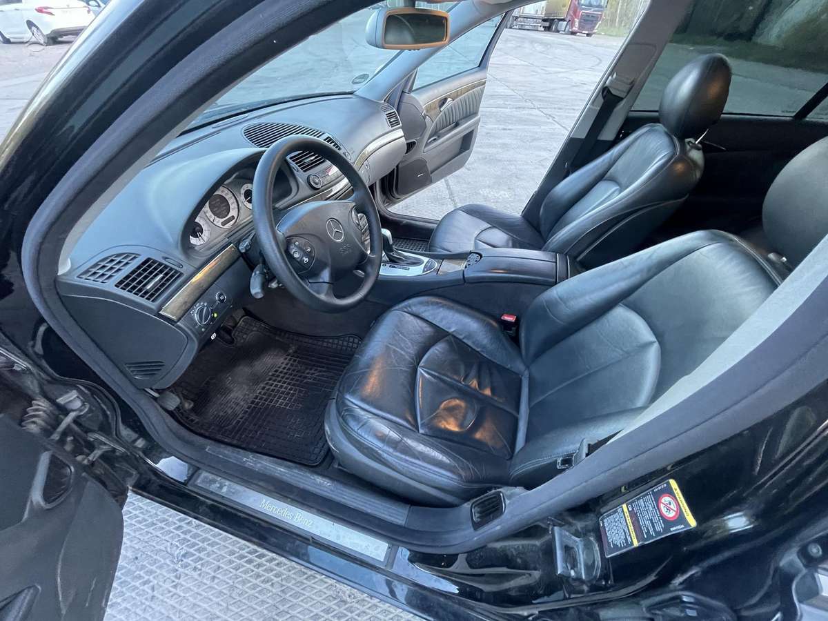 Mercedes-Benz E320, 3.2 l., Седан