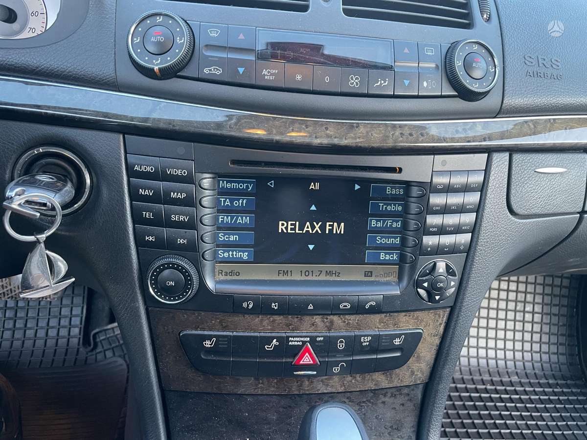 Mercedes-Benz E320, 3.2 l., Седан