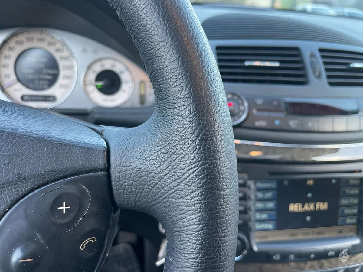 Mercedes-Benz E320, 3.2 l., Седан
