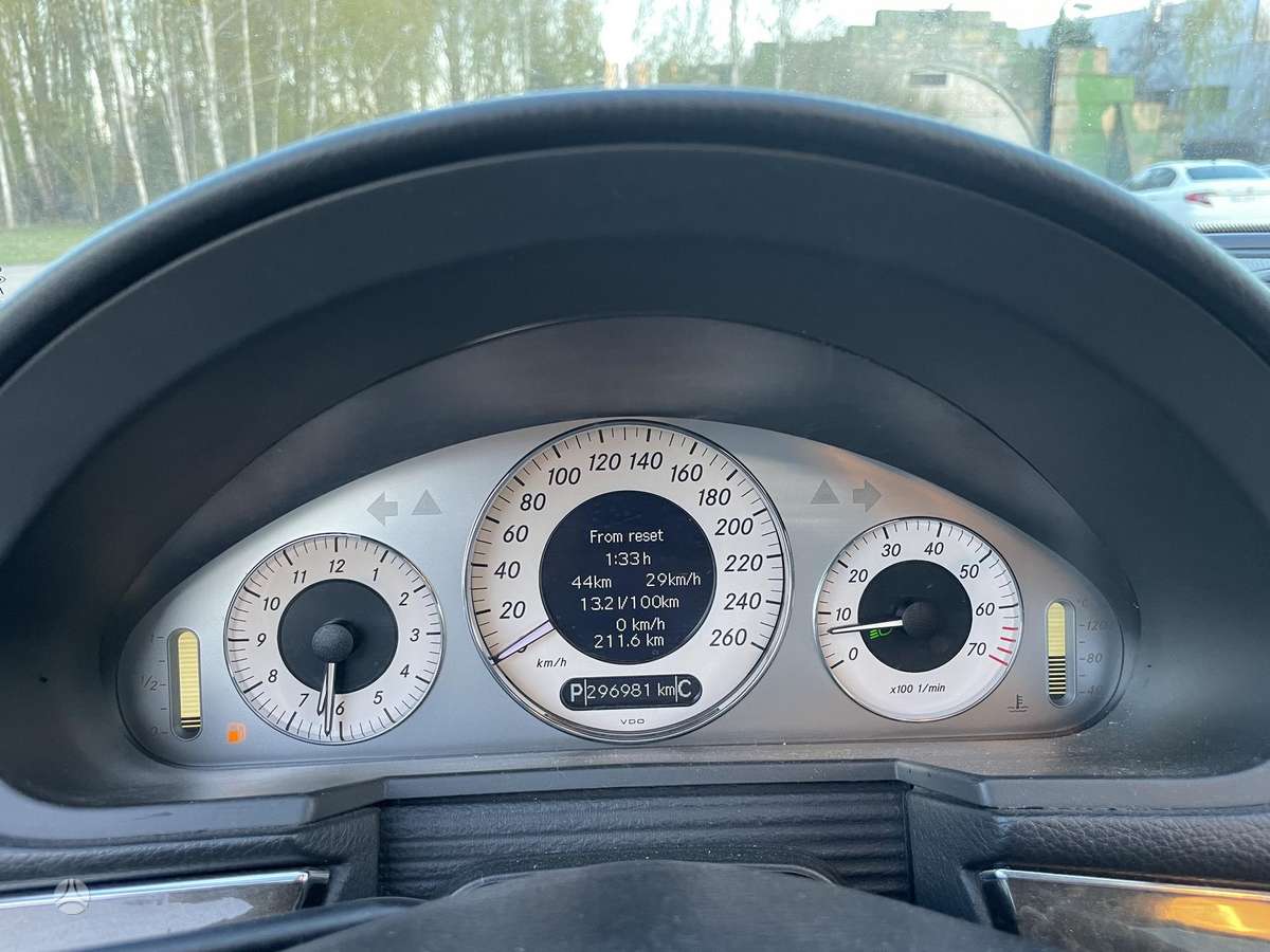 Mercedes-Benz E320, 3.2 l., Седан