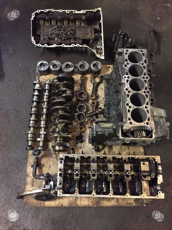 Volkswagen Transporter variklio detalės