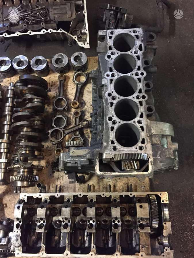Volkswagen Transporter variklio detalės
