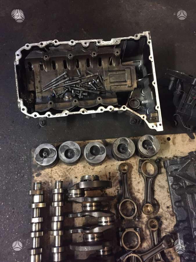 Volkswagen Transporter variklio detalės